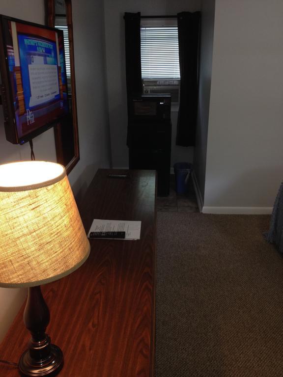 Mcgregor Inn Motel Wilton Экстерьер фото