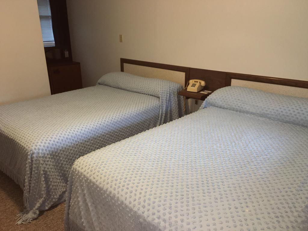 Mcgregor Inn Motel Wilton Экстерьер фото
