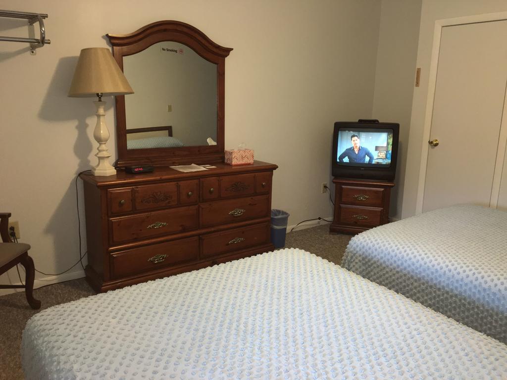 Mcgregor Inn Motel Wilton Экстерьер фото