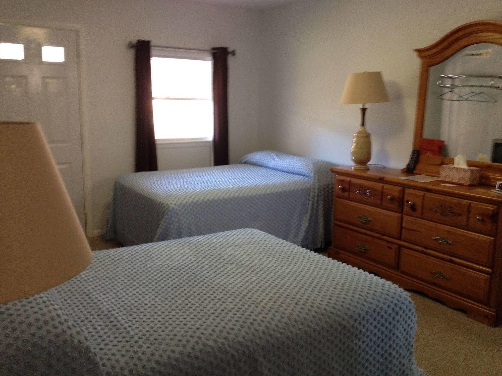 Mcgregor Inn Motel Wilton Экстерьер фото