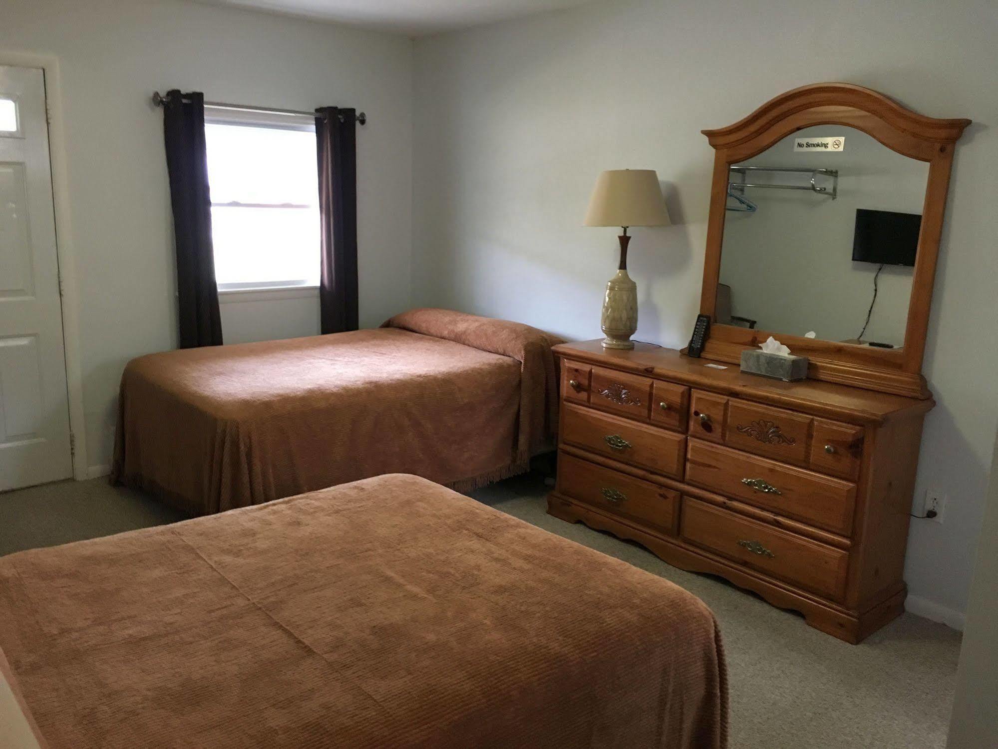 Mcgregor Inn Motel Wilton Экстерьер фото