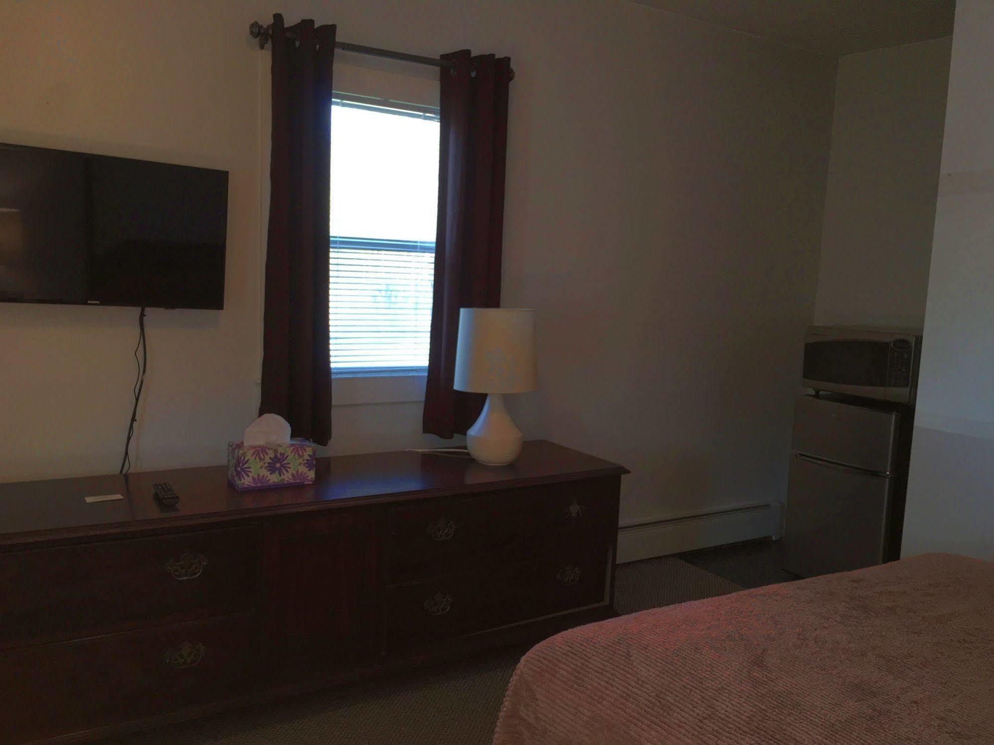 Mcgregor Inn Motel Wilton Экстерьер фото