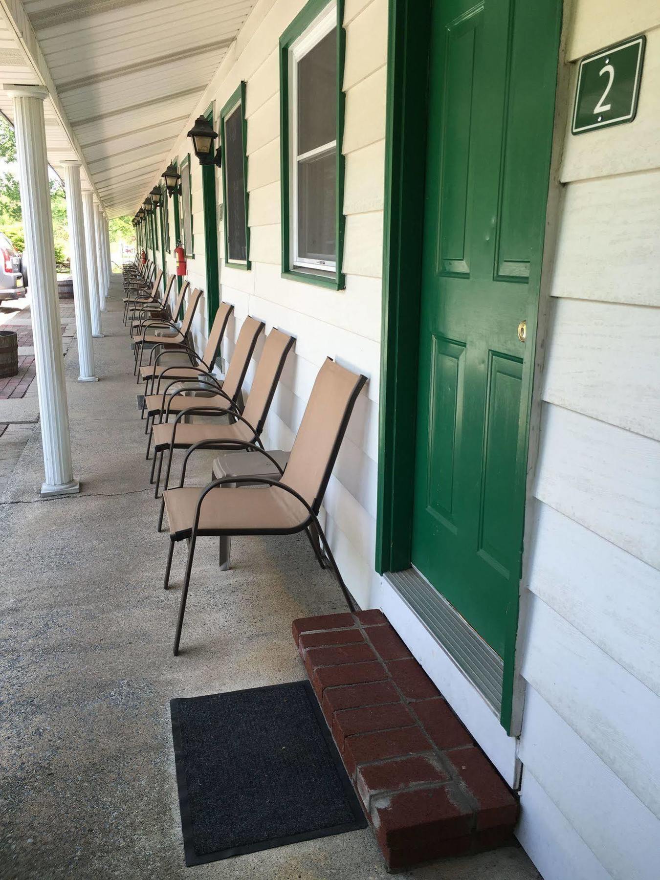 Mcgregor Inn Motel Wilton Экстерьер фото